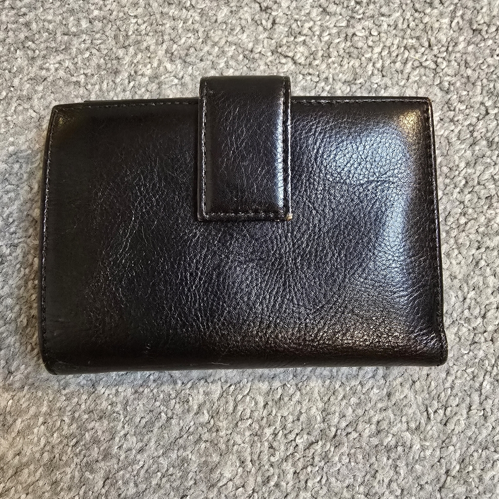 HOBO International Black Leather Bi-Fold Wallet Red Lining Classic Chic